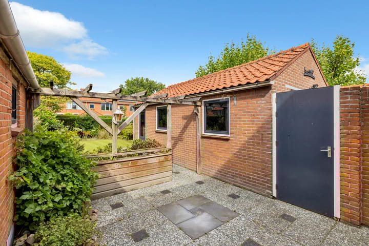 Photo 12 of Burgemeester van der Lelystraat 92