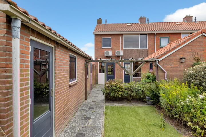 Photo 15 of Burgemeester van der Lelystraat 92