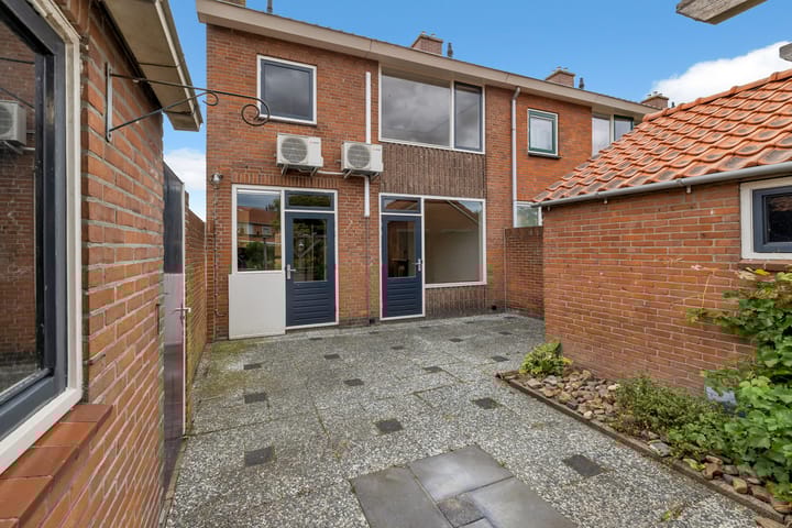 Photo 16 of Burgemeester van der Lelystraat 92