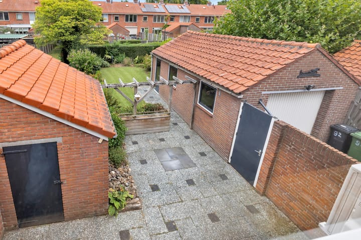 Photo 24 of Burgemeester van der Lelystraat 92