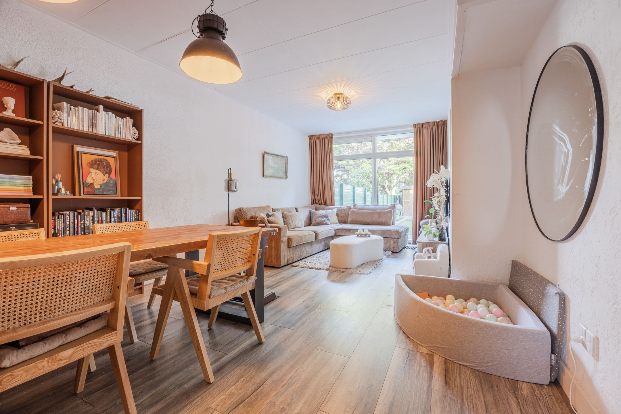 Photo 12 of Esdoornstraat 25