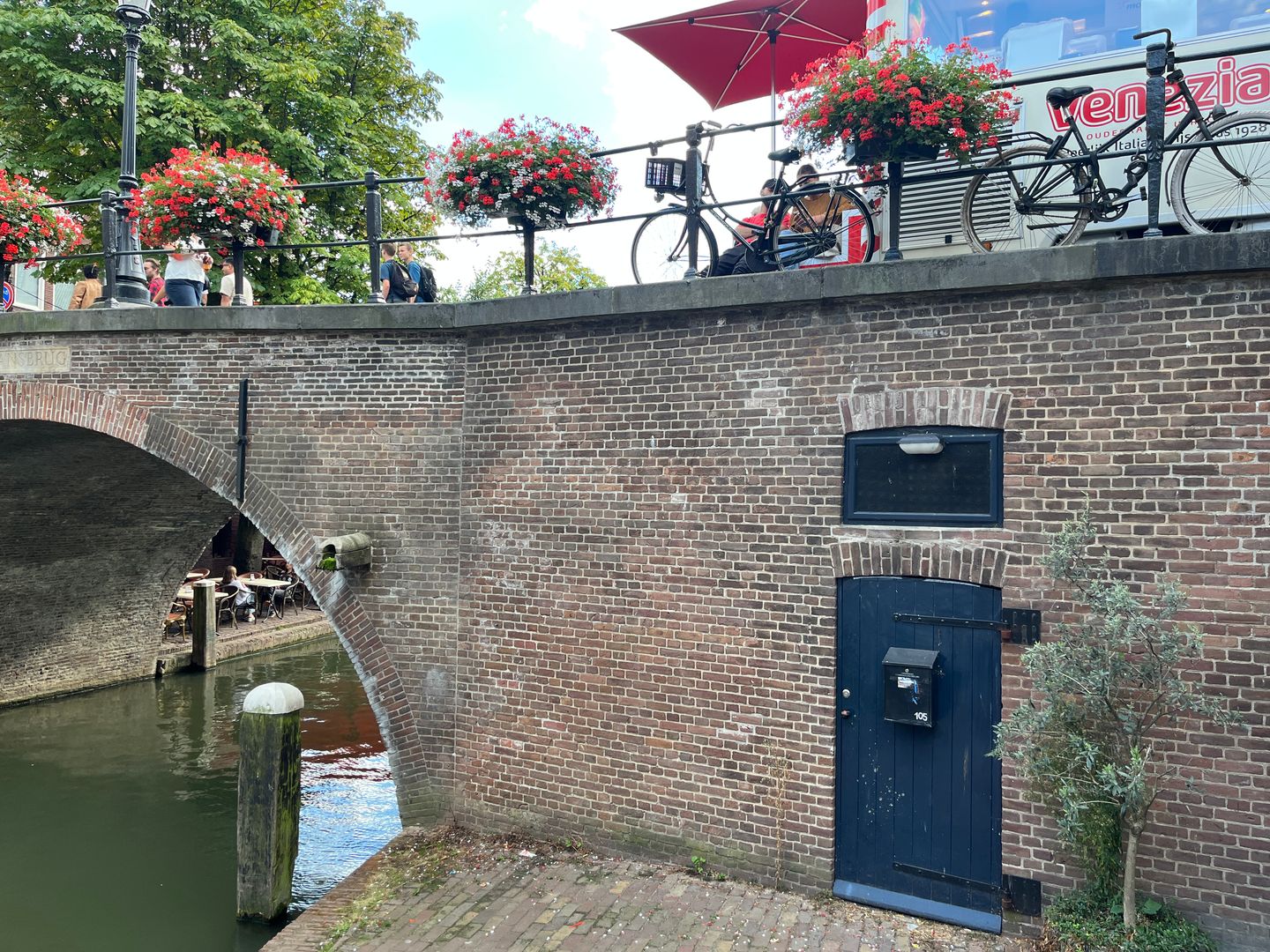 Bekijk foto 2 van Oudegracht 105
