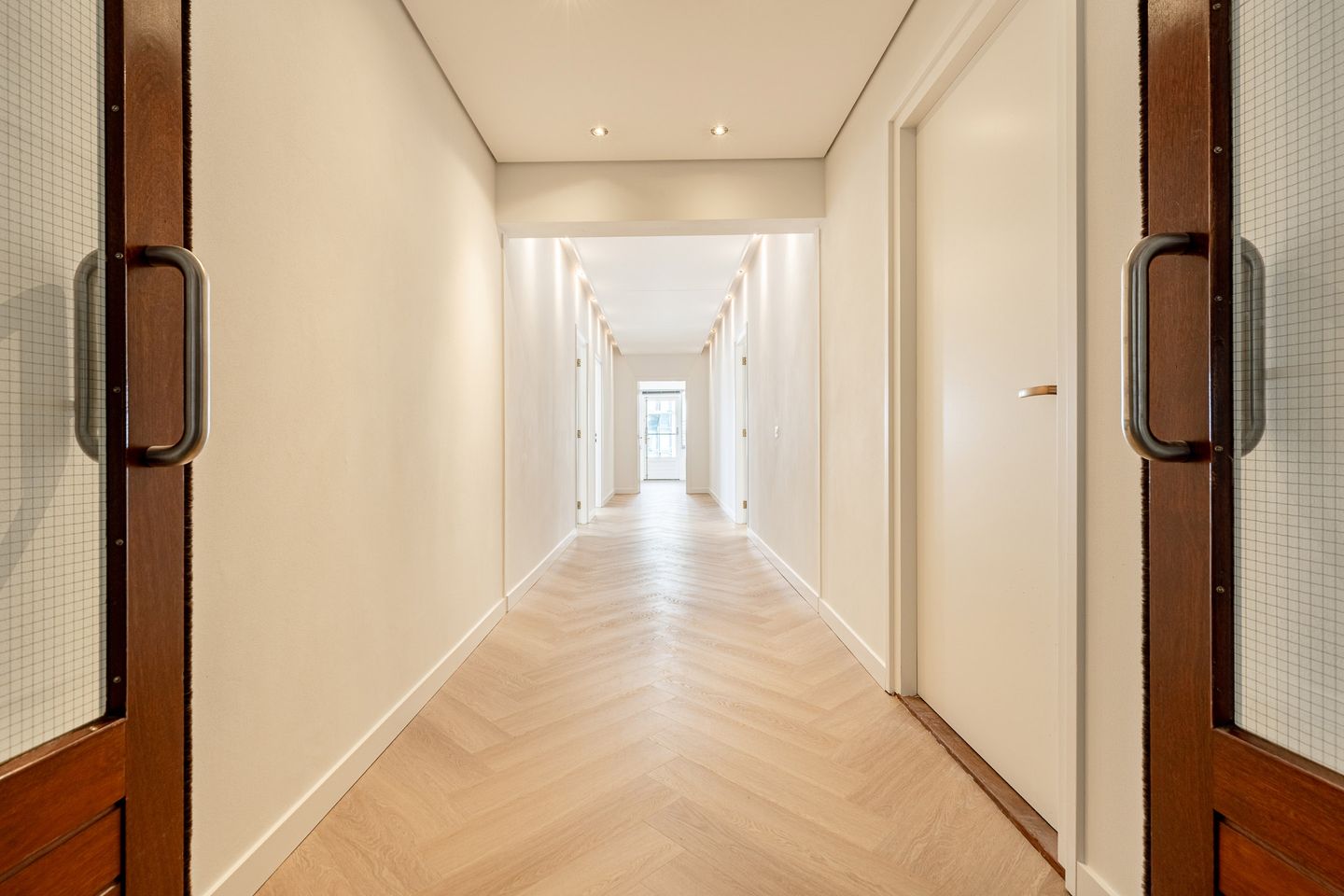 View photo 3 of Croy 7-9