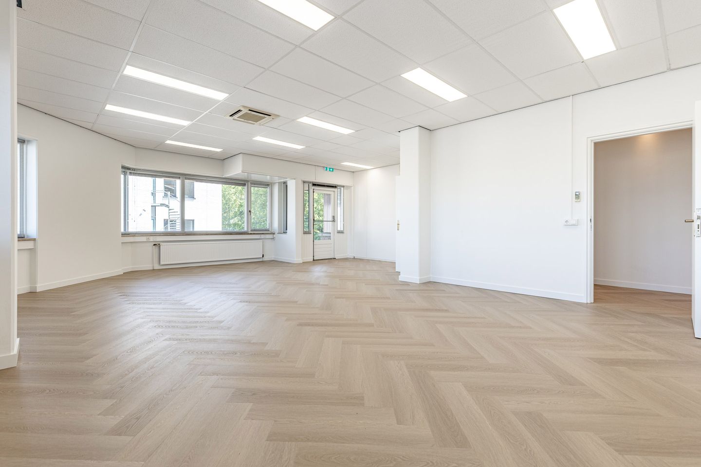 View photo 4 of Croy 7-9