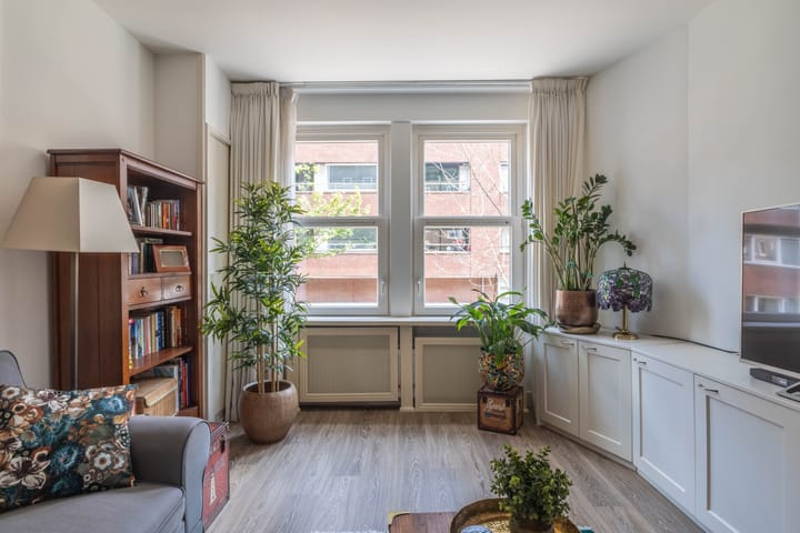 Photo 6 of Van Bossestraat 66-1