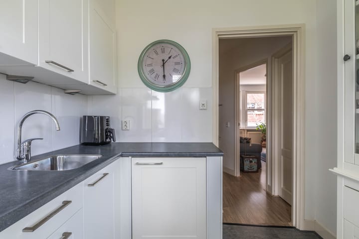 Photo 12 of Van Bossestraat 66-1