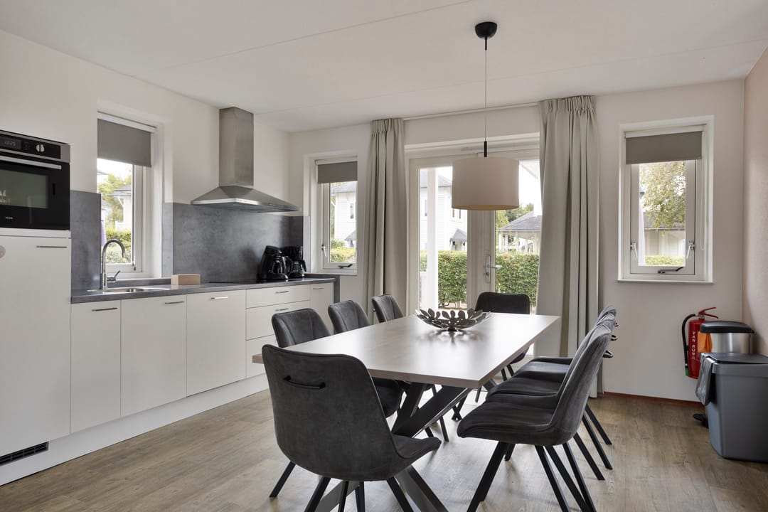 Photo 11 of Nieuwe Zeedijk 1-K017