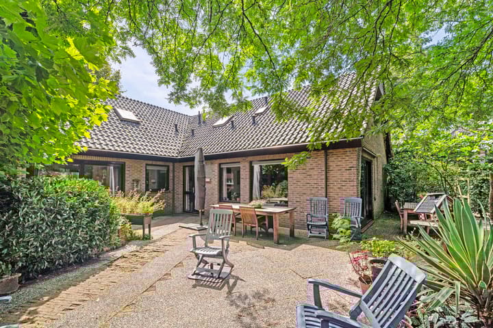 Photo 2 of Hoenderloseweg 42