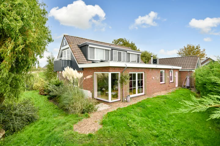 Photo 3 of Waverdijk 12