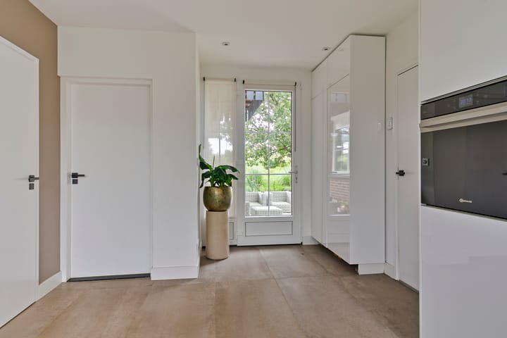 Photo 28 of Waverdijk 12