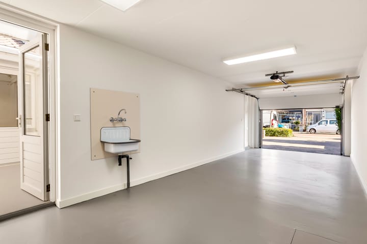 Photo 32 of Saarstraat 8