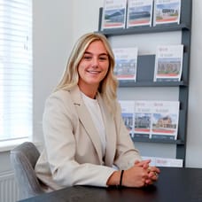 Zita Bak - Commercial Employee