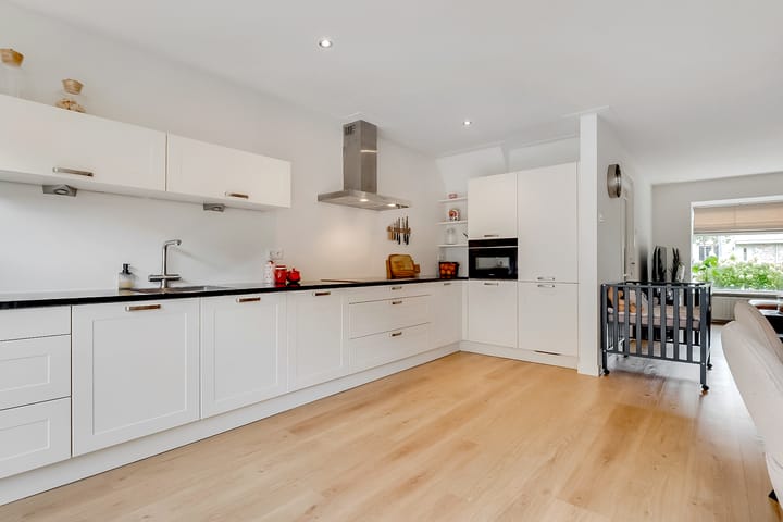 Photo 12 of Outshoornlaan 18