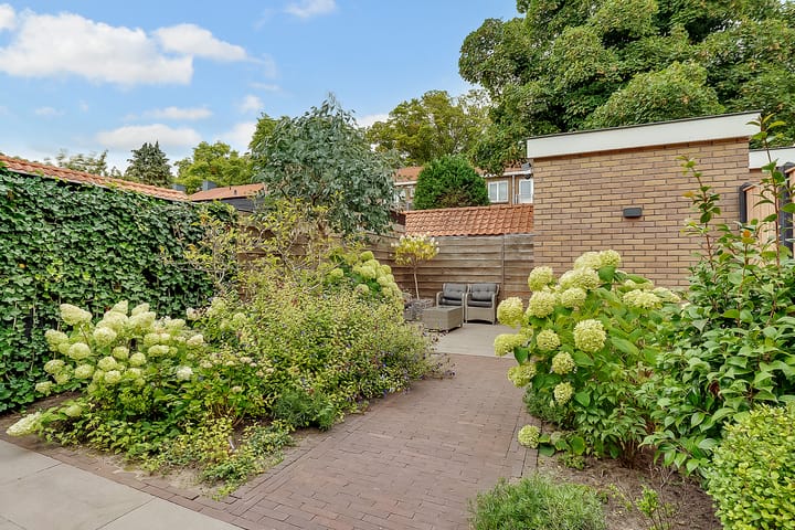 Photo 37 of Outshoornlaan 18