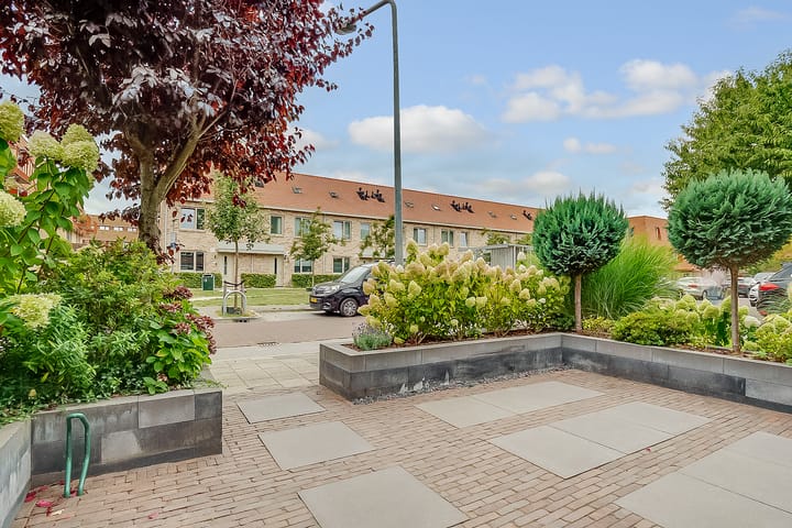 Photo 42 of Outshoornlaan 18