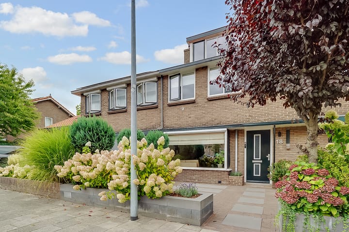 Photo 43 of Outshoornlaan 18