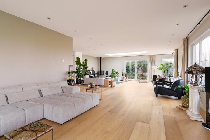 Photo 21 of Waverdijk 12