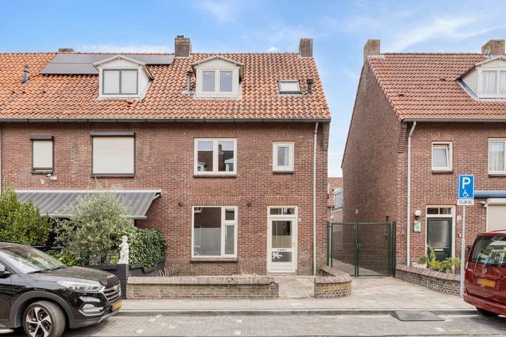 Photo 31 of Diepenbrockstraat 29