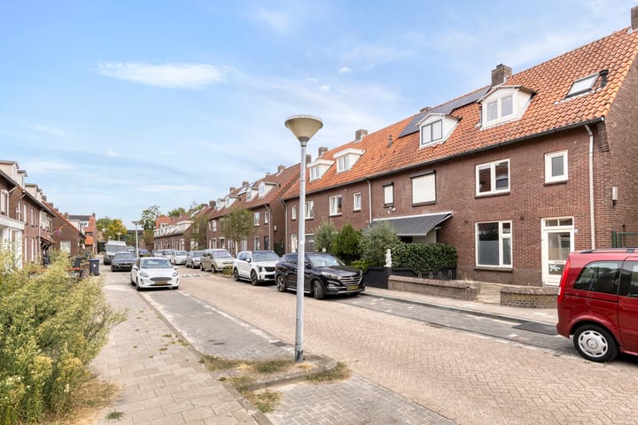 Photo 30 of Diepenbrockstraat 29