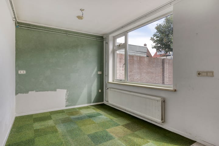 Photo 11 of Diepenbrockstraat 29