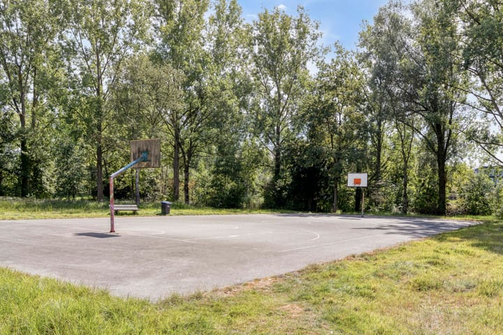 Photo 32 of Diepenbrockstraat 29