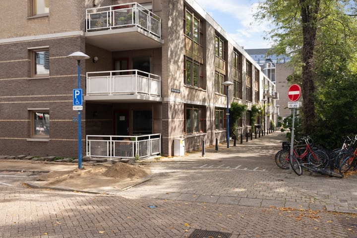 Foto 2 van Pastoor van Nuenenstraat 8