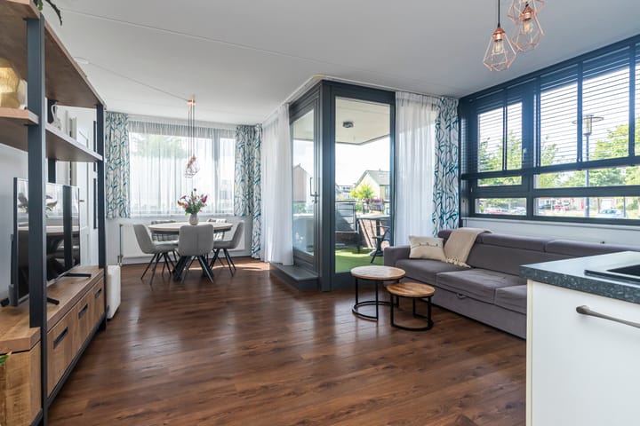 Foto 3 van Van Poeljestraat 74