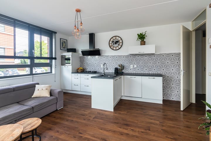 Photo 6 of Van Poeljestraat 74