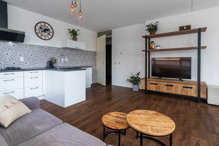 Photo 8 of Van Poeljestraat 74