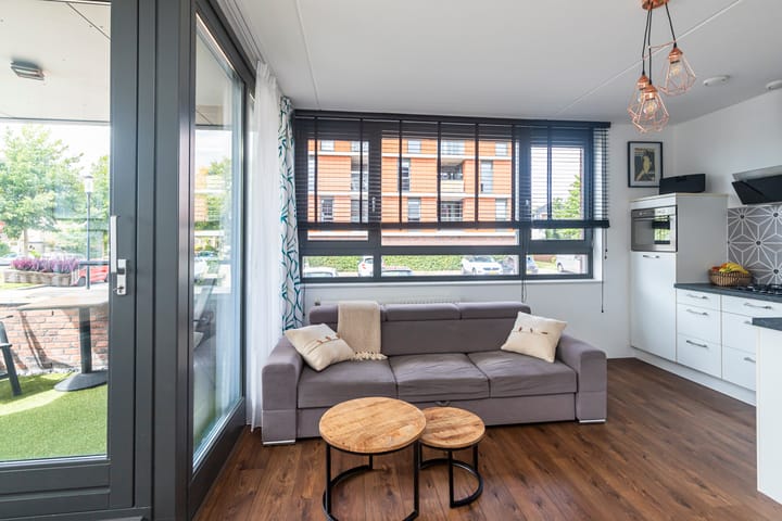 Photo 11 of Van Poeljestraat 74