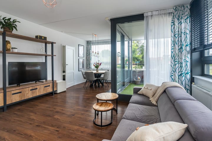 Photo 12 of Van Poeljestraat 74