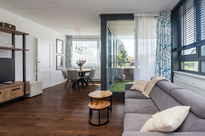 Photo 14 of Van Poeljestraat 74