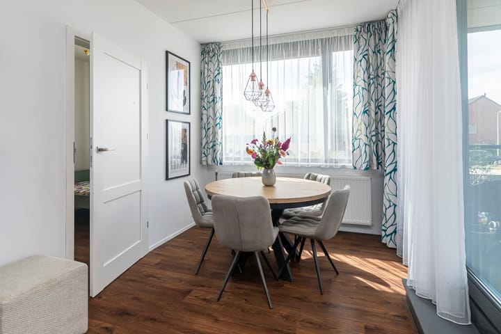 Photo 15 of Van Poeljestraat 74