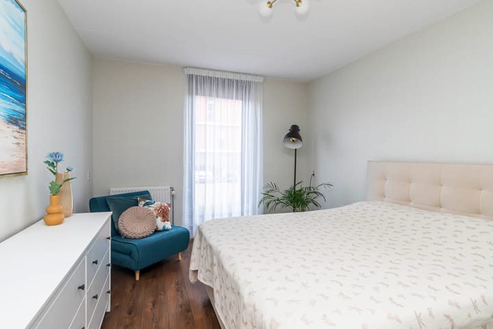 Photo 21 of Van Poeljestraat 74