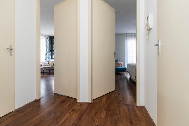 Photo 24 of Van Poeljestraat 74