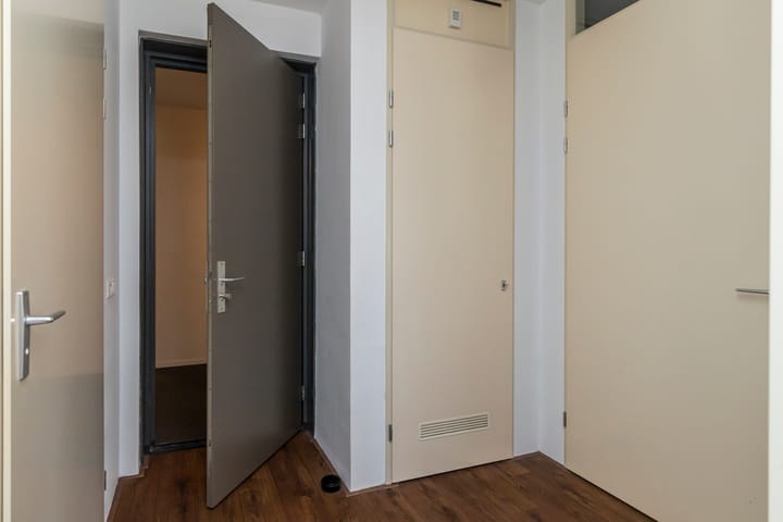 Photo 25 of Van Poeljestraat 74