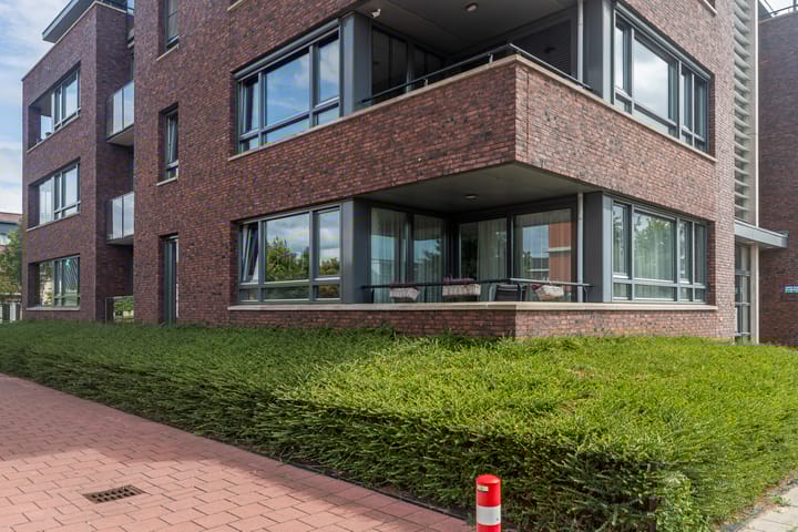 Photo 28 of Van Poeljestraat 74