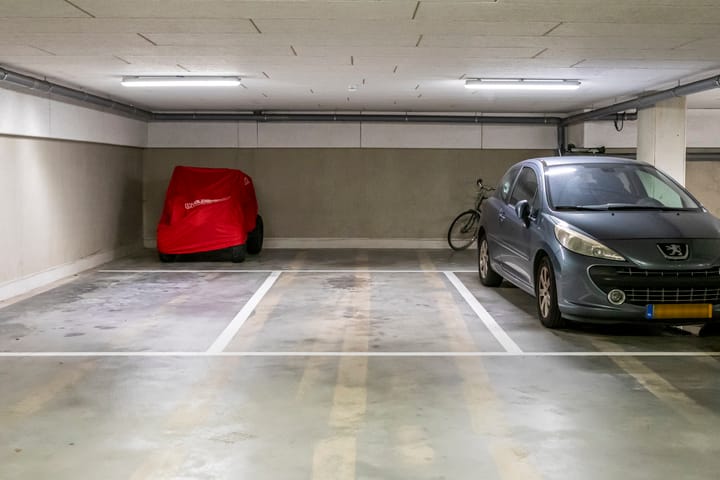 Photo 31 of Van Poeljestraat 74