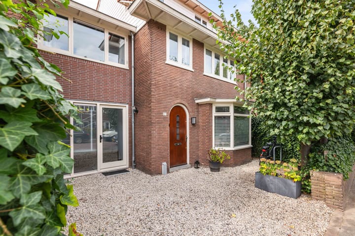 Foto 1 van Bors van Waverenstraat 27