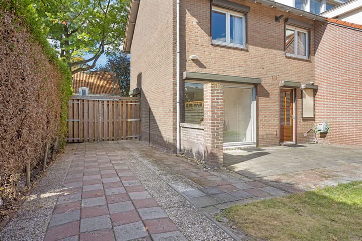 Photo 19 of Nassaustraat 10