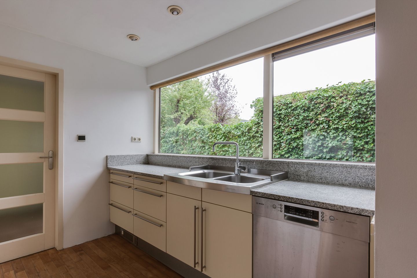 Foto 14 van Weigeliahof 12