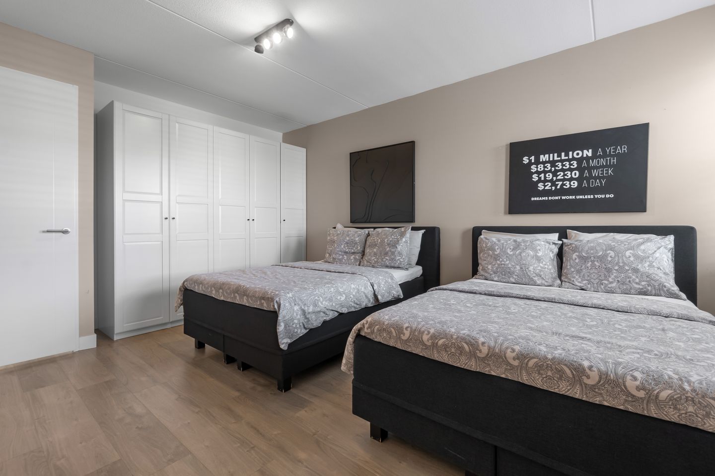 Foto 80 van Thomas Mannsingel 60