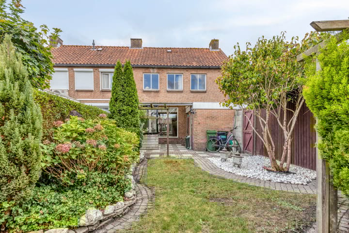 Foto 19 van Esdoornstraat 8