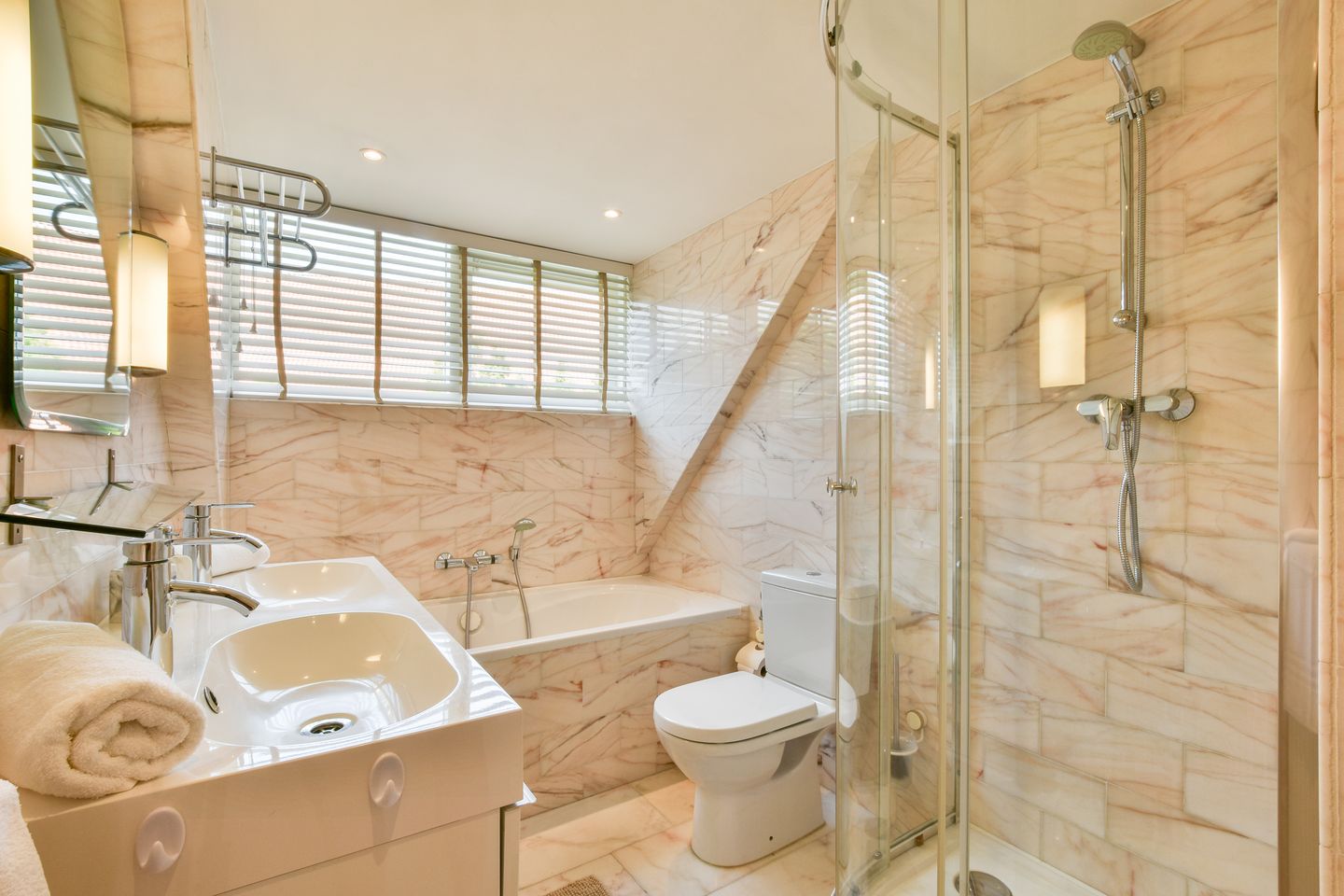 Foto 34 van Haarlemmerstraat 1