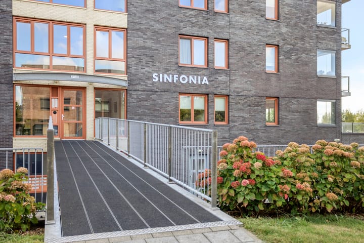 Photo 4 of John Denverlaan 46