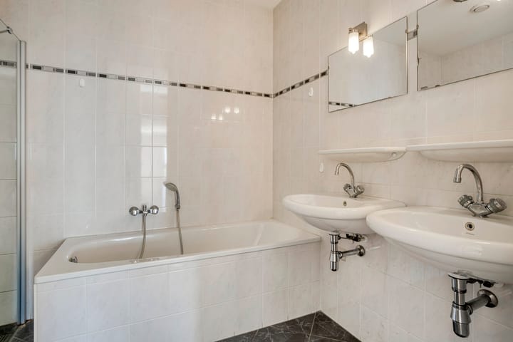 Photo 13 of John Denverlaan 46