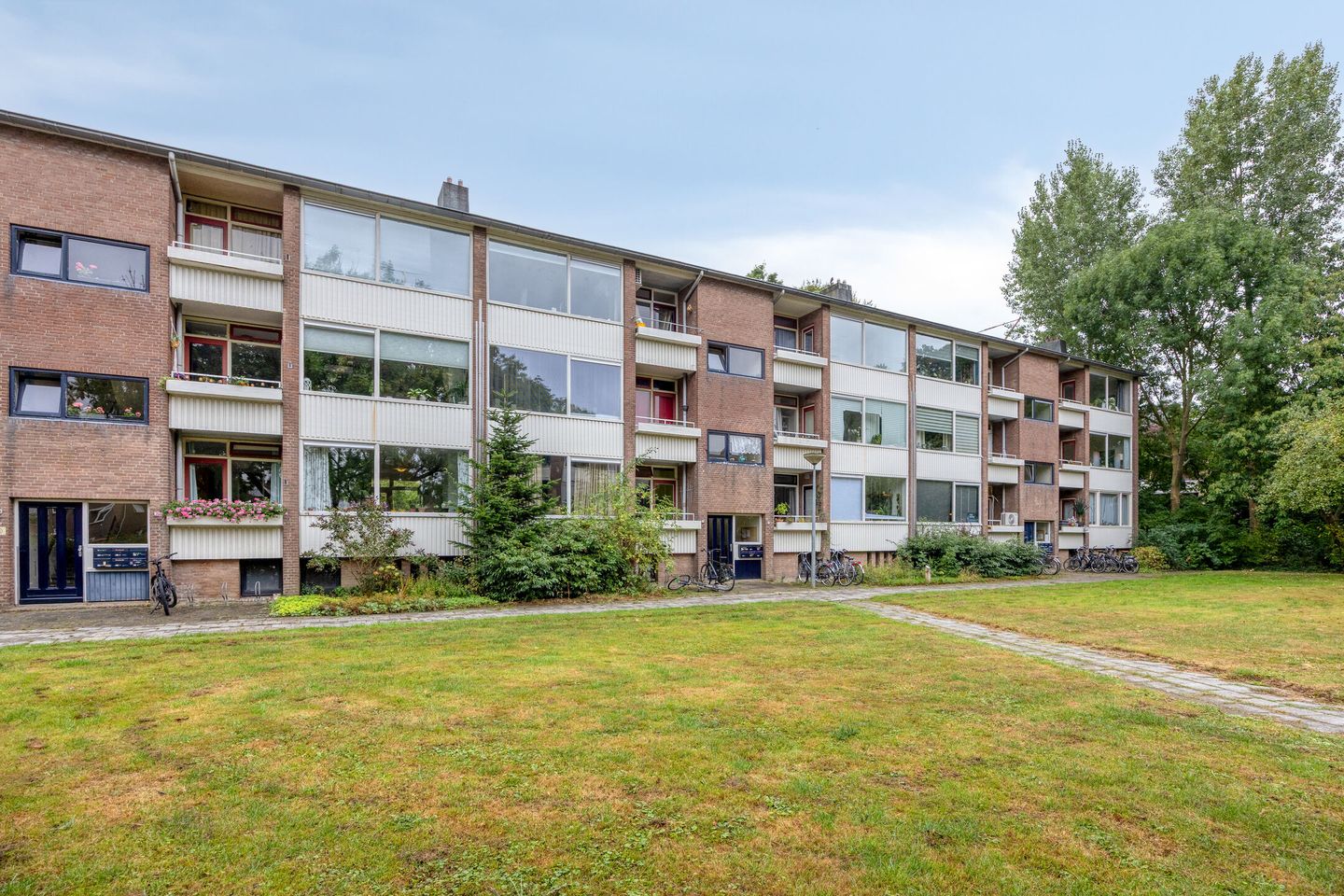 Photo 4 of Bernhardstraat 39-I
