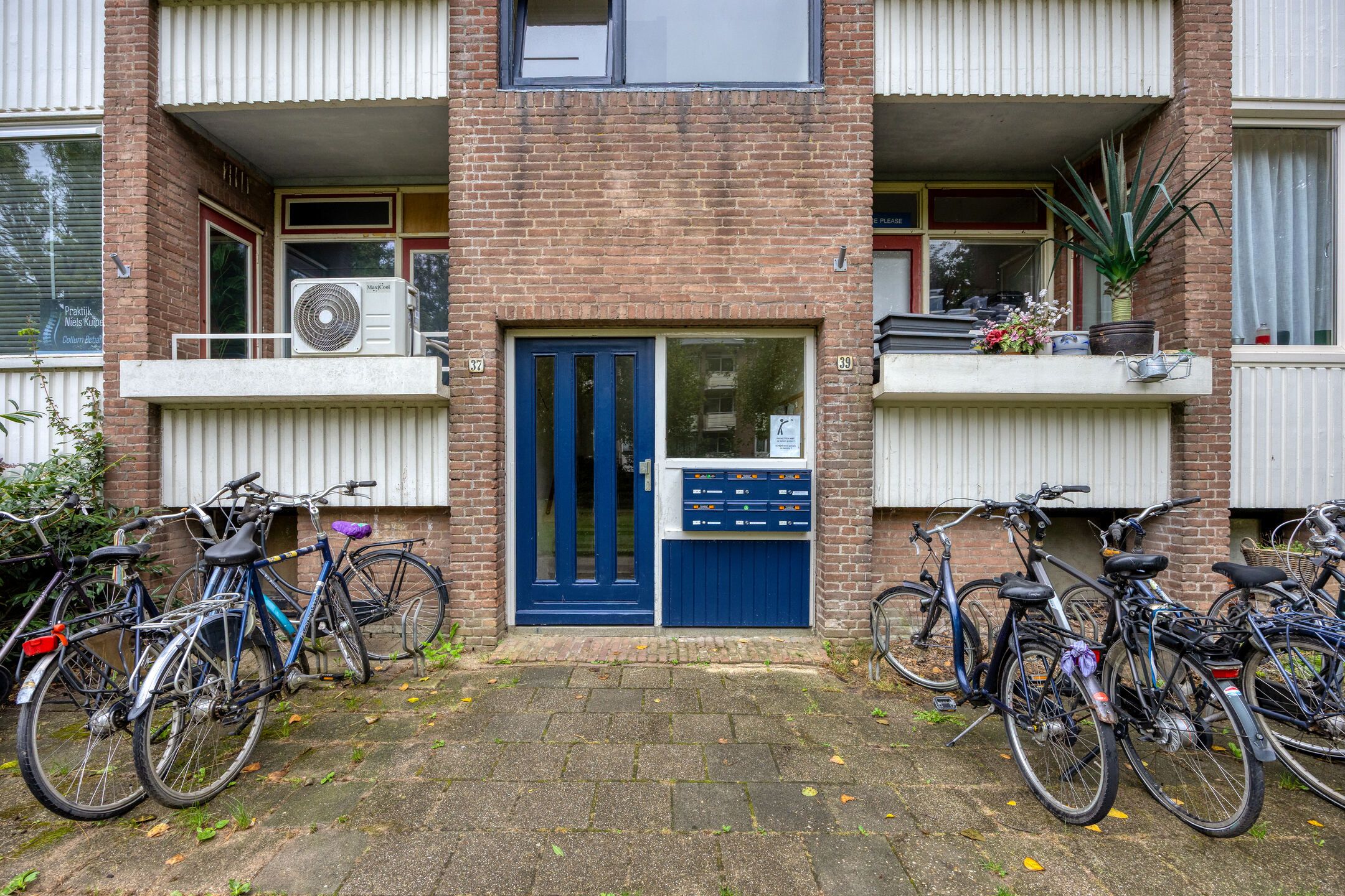Photo 6 of Bernhardstraat 39-I
