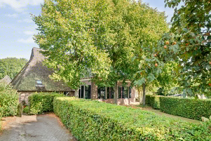 Photo 1 of Heuvelenweg 37