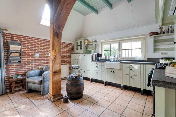 Photo 9 of Heuvelenweg 37